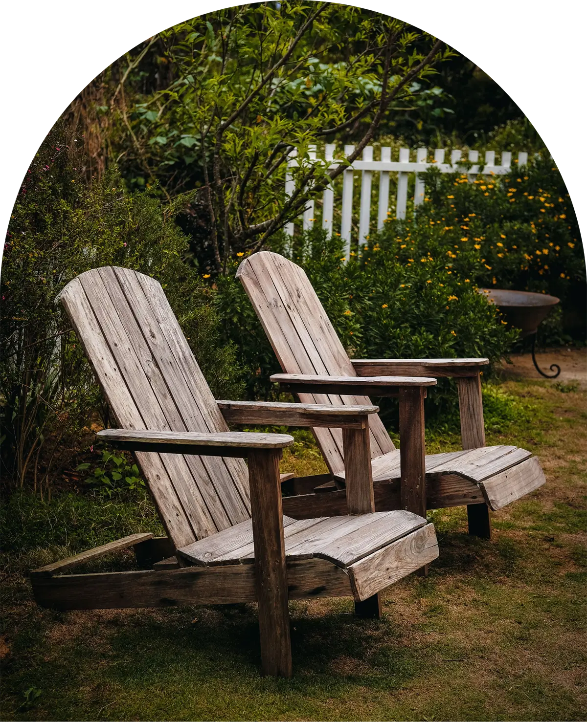 Lawn chairs arch border